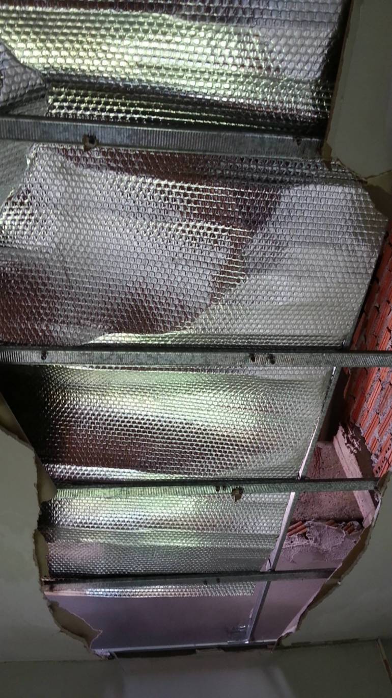 ฝ้าเพดานทะลุสร้างความเดือดร้อน