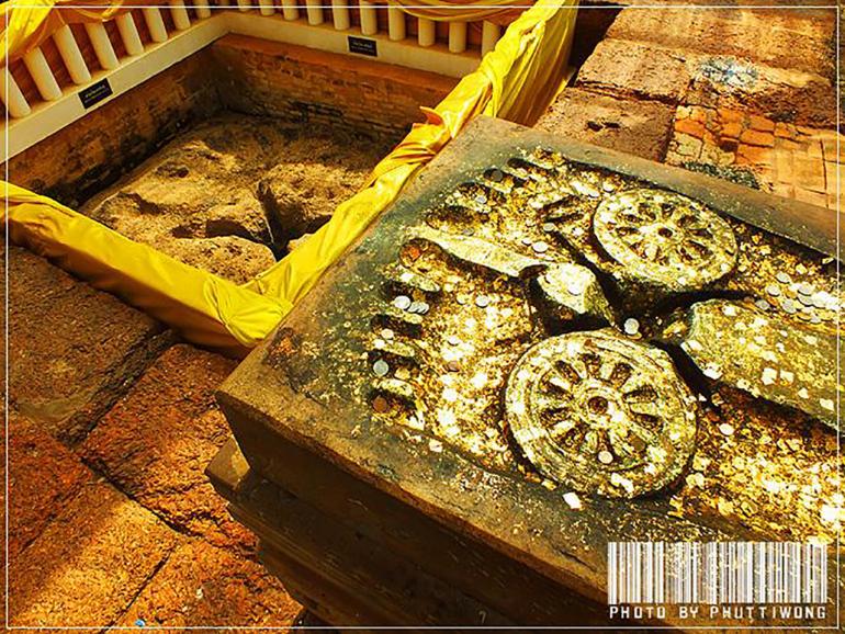 รอยพระพุทธบาท สระมรกต จ.ปราจีนบุรี