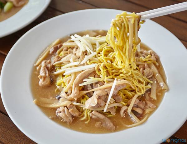 ราดหน้าไฟแดง ครัวอัปสร เอกมัย เสรีมาร์เก็ต