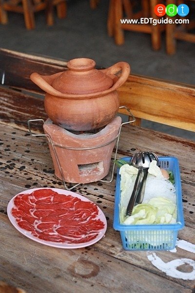 โคขุนคุณทองโพนยางคำ ถนนนวลจันทร์