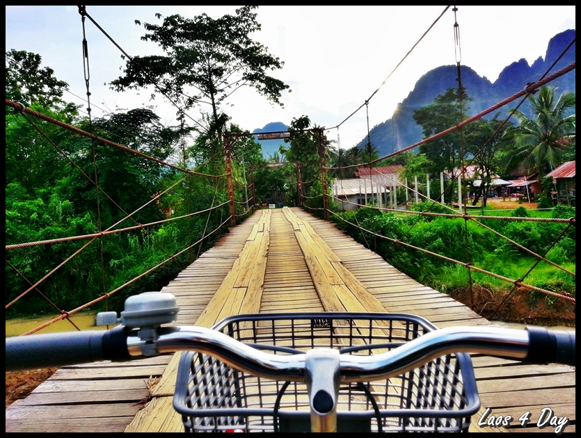 สามารถเช่าจักรยานปั่นเที่ยวชมเมืองวังเวียง