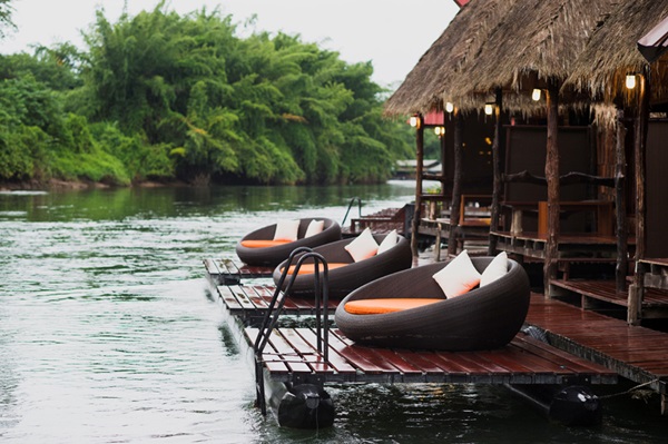 8 ที่พัก..วิวดี..เอาขาจุ่มน้ำ..สไตล์มัลดีฟ จ.กาญจนบุรี