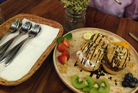 สำรวจ 9 ร้านของกินอร่อยๆ ย่านสยามสแควร์