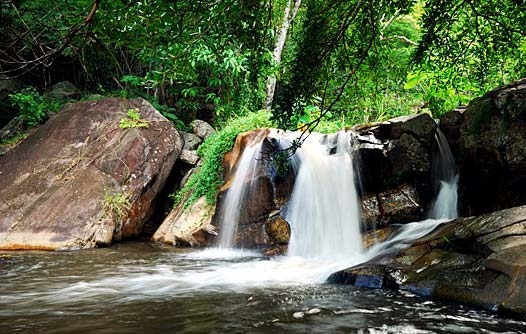 น้ำตกเก้าชั้น หรือ น้ำตกเก้าโจน สวนผึ้ง