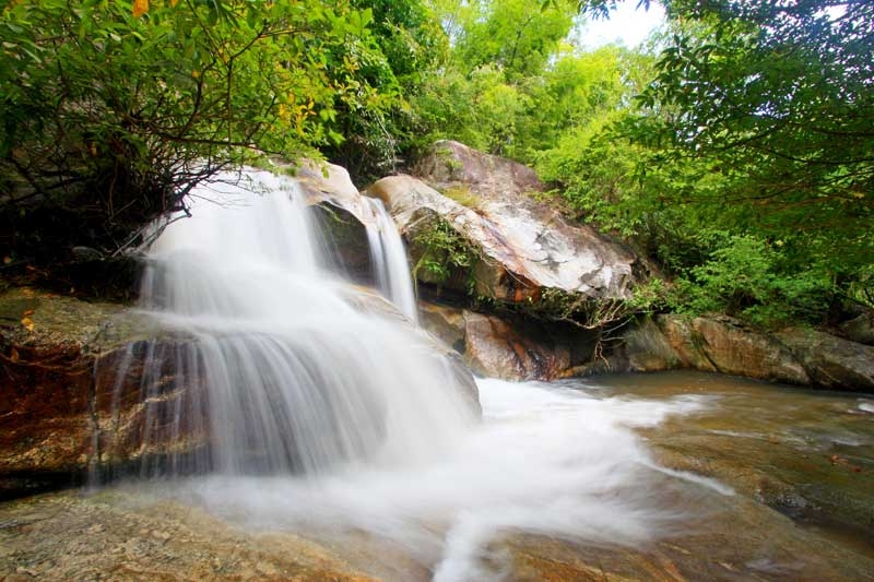 น้ำตกเก้าชั้น หรือ น้ำตกเก้าโจน สวนผึ้ง