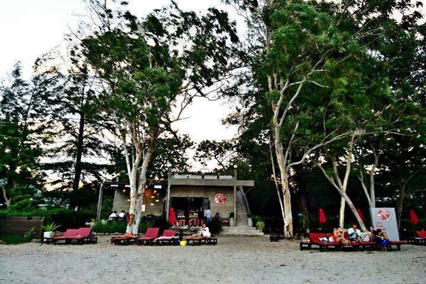 ไรออท คาเฟ่ - เขาตะเกียบ