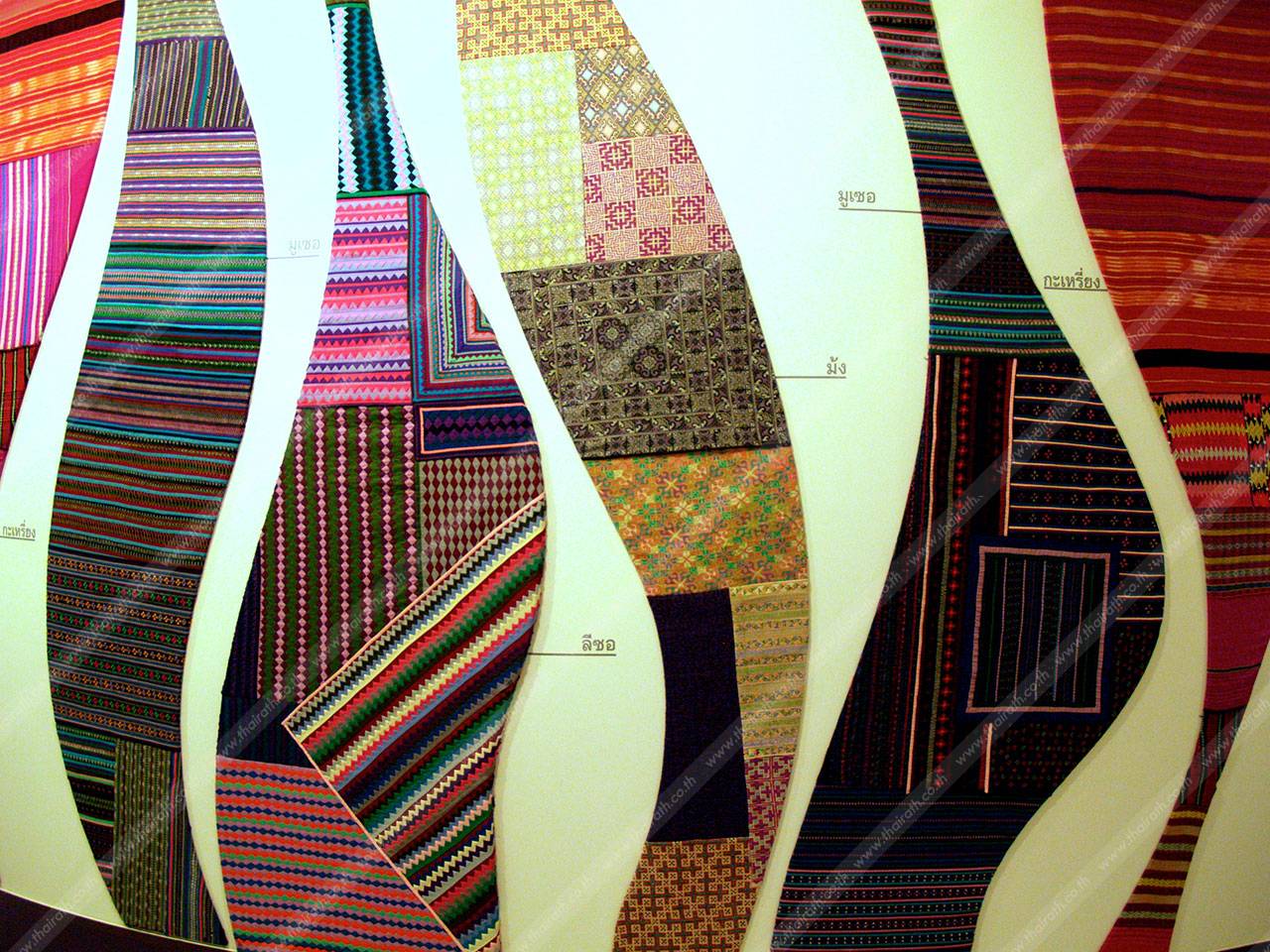 ลายผ้าไทยของชาวเขาเผ่าต่างๆ ไปจนถึงผ้าไหมทอลาย
