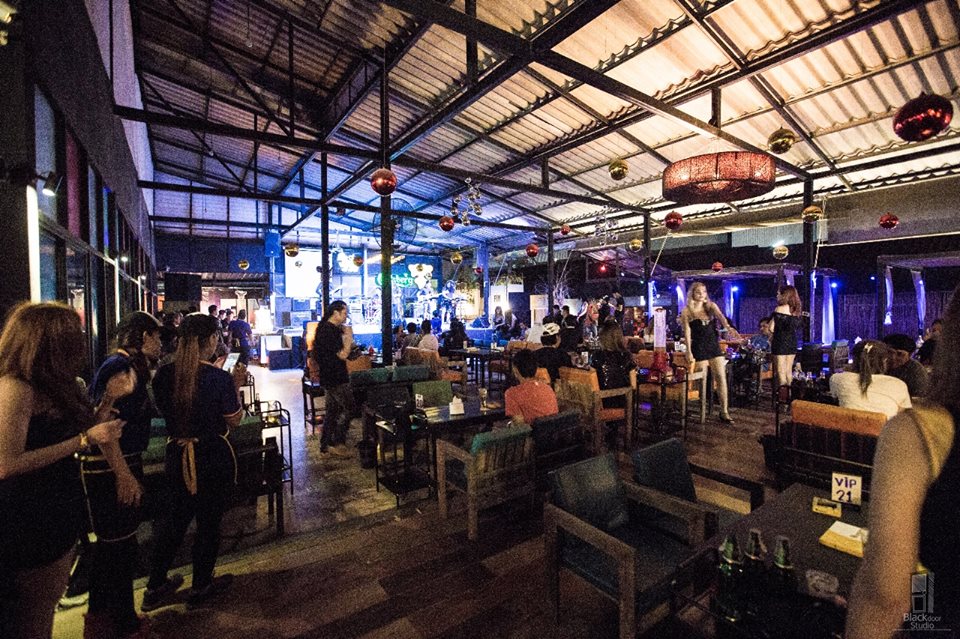 FIN OUTDOOR LOUNGE & RESTAURANT