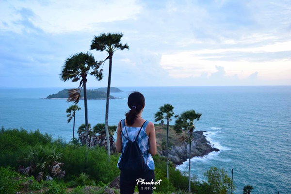 เที่ยวภูเก็ตแบบไม่รีบร้อน แบกเป้นั่งรถไฟไปทะเลหน้าฝน