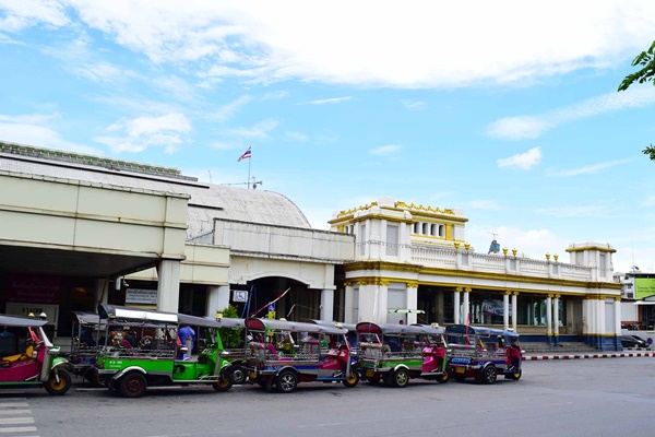 เที่ยวภูเก็ตแบบไม่รีบร้อน แบกเป้นั่งรถไฟไปทะเลหน้าฝน