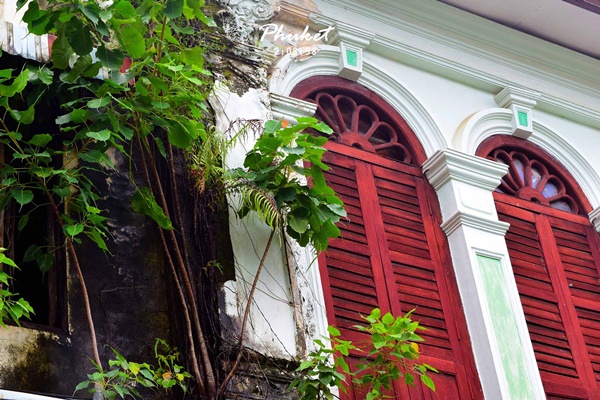 เที่ยวภูเก็ตแบบไม่รีบร้อน แบกเป้นั่งรถไฟไปทะเลหน้าฝน