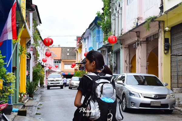 เที่ยวภูเก็ตแบบไม่รีบร้อน แบกเป้นั่งรถไฟไปทะเลหน้าฝน