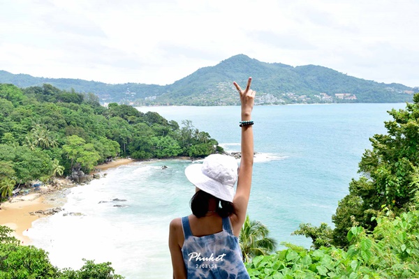 เที่ยวภูเก็ตแบบไม่รีบร้อน แบกเป้นั่งรถไฟไปทะเลหน้าฝน