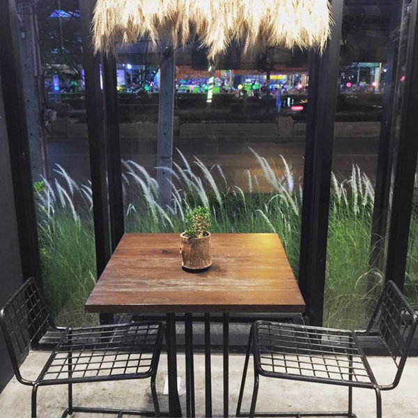 “Creadz Cafe” คาเฟ่เท่ ๆ สไตล์ Loft ของ ริท เดอะสตาร์