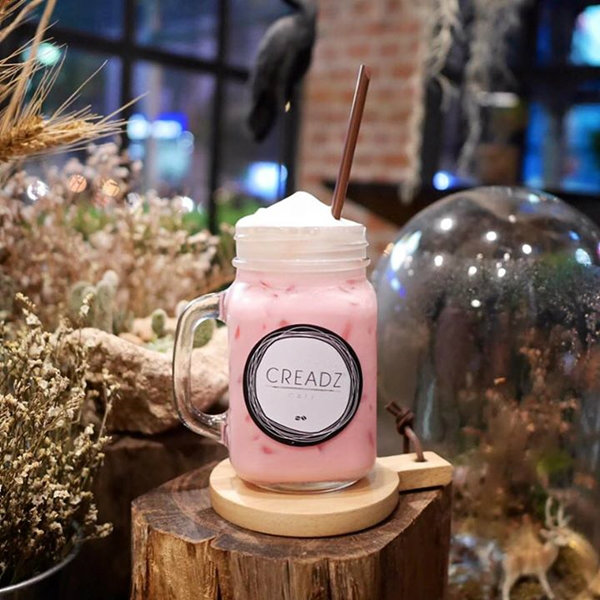 “Creadz Cafe” คาเฟ่เท่ ๆ สไตล์ Loft ของ ริท เดอะสตาร์