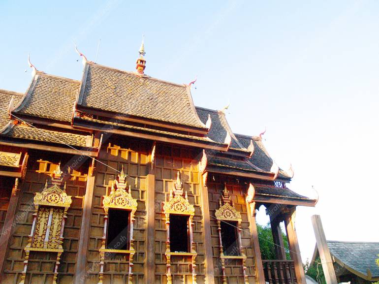 หอพระฯ เรือนไม้แบบไทยล้านนา