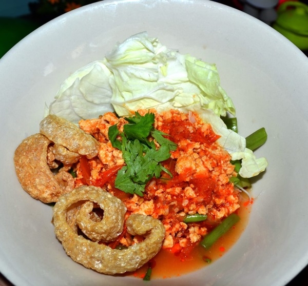 ก๋วยเตี๋ยวแกงส้ม และก๋วยเตี๋ยวน้ำพริกอ่อง : ร้านโอกาส ก๋วยเตี๋ยวโบราณของคนมีเส้น อัมพวา