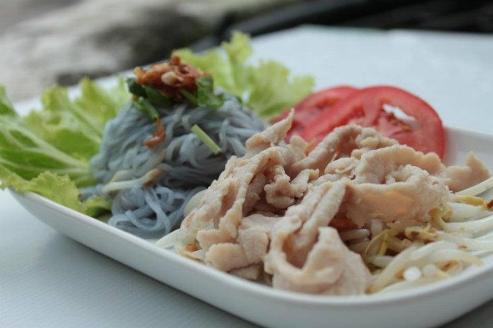 ก๋วยเตี๋ยวอัญชัน เส้นสีม่วง : ร้านอรอัญชัน เชียงใหม่