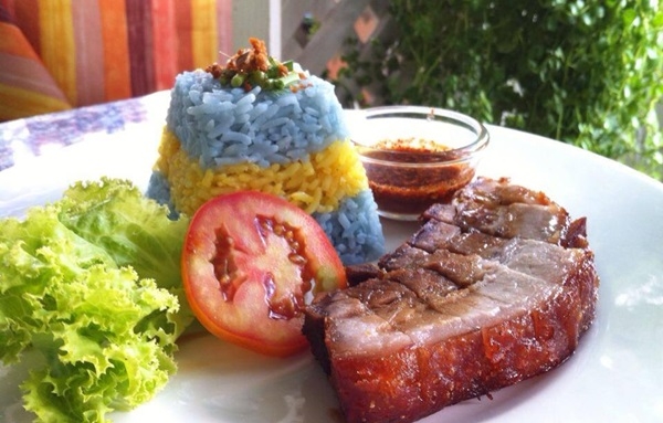 ก๋วยเตี๋ยวอัญชัน เส้นสีม่วง : ร้านอรอัญชัน เชียงใหม่