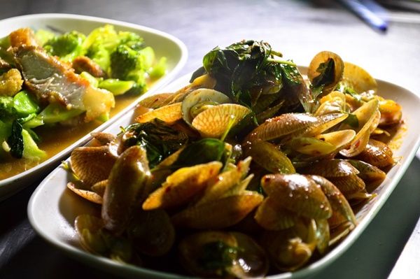 สองอ้วน