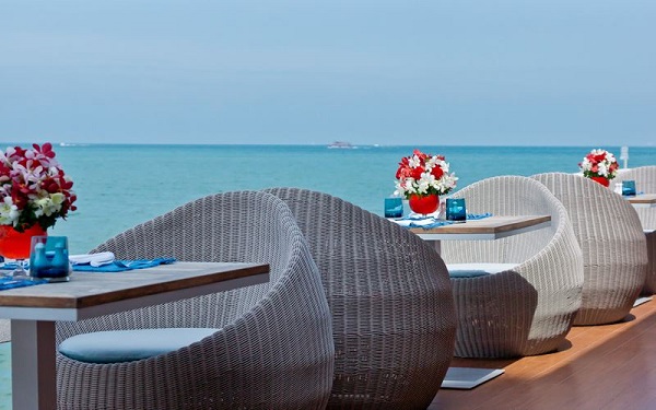 ห้องอาหารบรีซซีโอ (Breezeo)