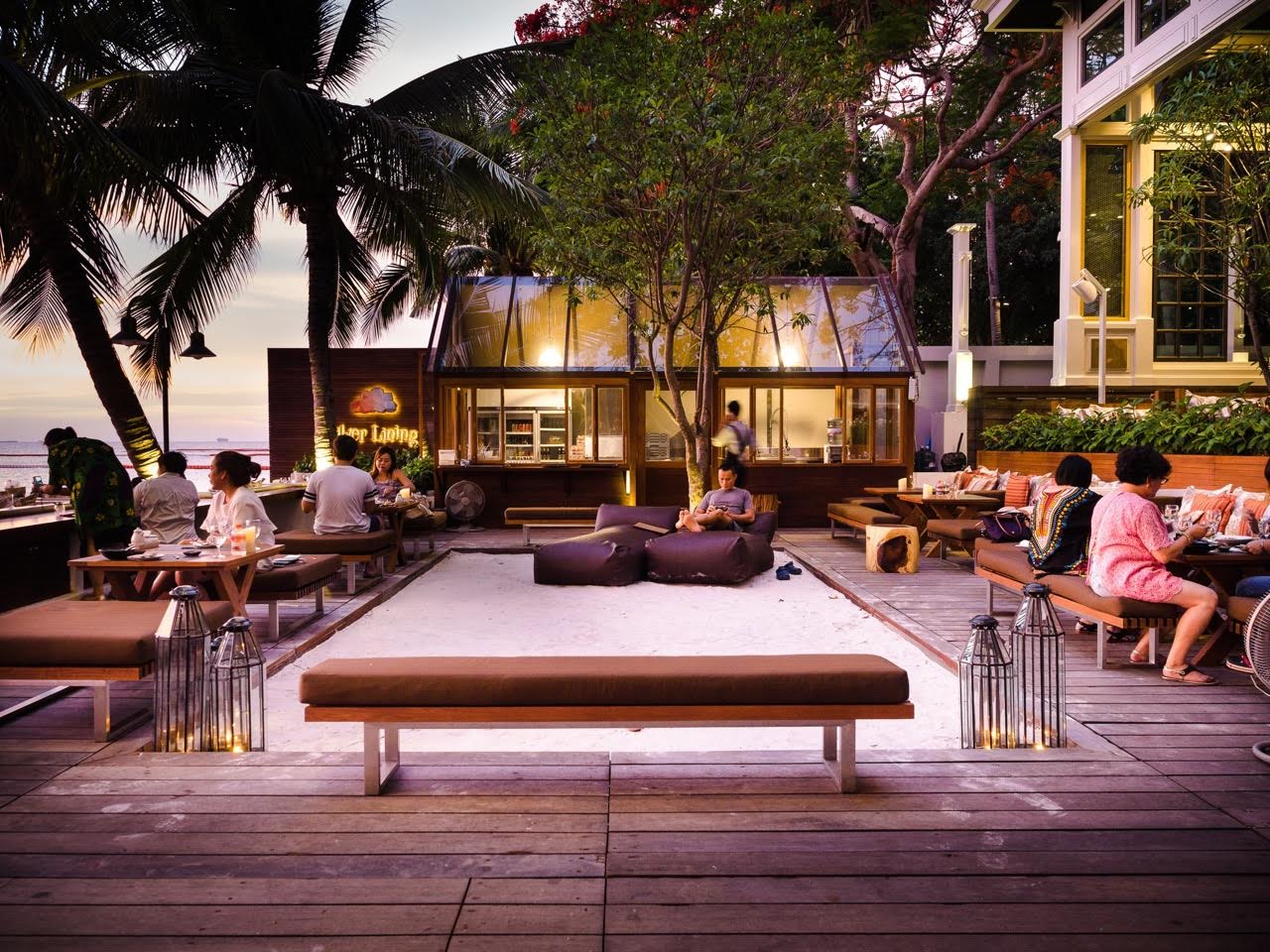 ซิลเวอร์ ไลนิง บาย เดอะกลาสเฮ้าส์ (Silver lining by the glass house)