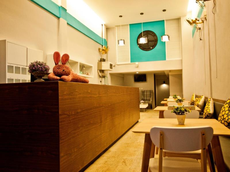 แอท ไนท์ โฮสเทล (At Night Hostel)