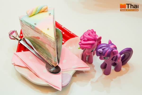 คาเฟ่สีหวาน กับ Unicorn Cafe สาทร 8
