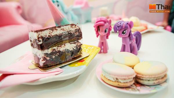 คาเฟ่สีหวาน กับ Unicorn Cafe สาทร 8