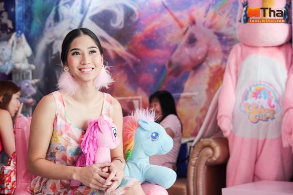 คาเฟ่สีหวาน กับ Unicorn Cafe สาทร 8