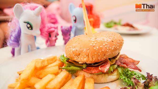 คาเฟ่สีหวาน กับ Unicorn Cafe สาทร 8