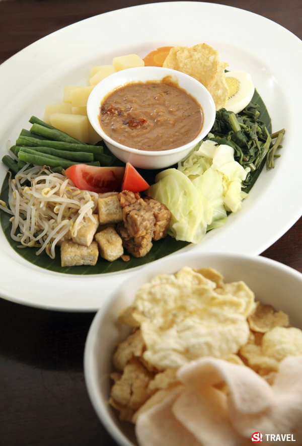 "กาโด กาโด" ประเทศอินโดนีเซีย