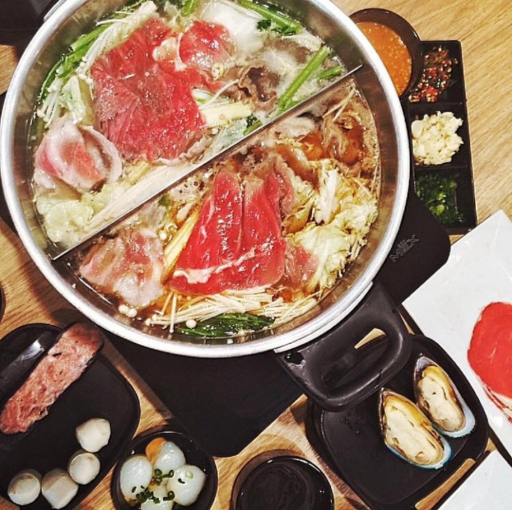 Penguin Eat Shabu Buffet