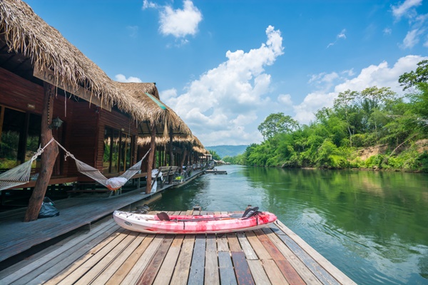 แพริมแม่น้ำแควใหญ่ จังหวัดกาญจนบุรี