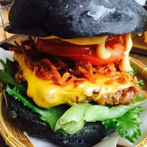 Paper Butter & The Burger (เปเปอร์บัตเตอร์แอนด์เอะเบอร์เกอร์)