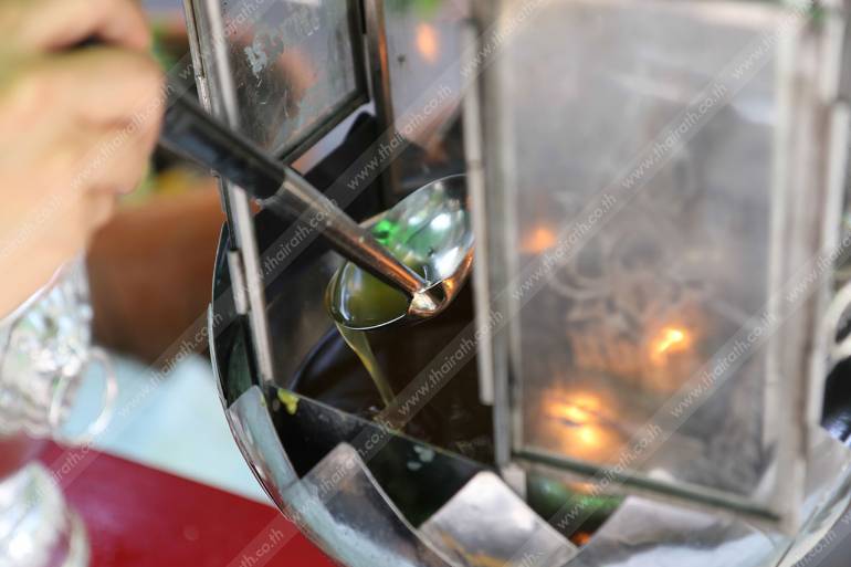 เติมน้ำมันตะเกียง