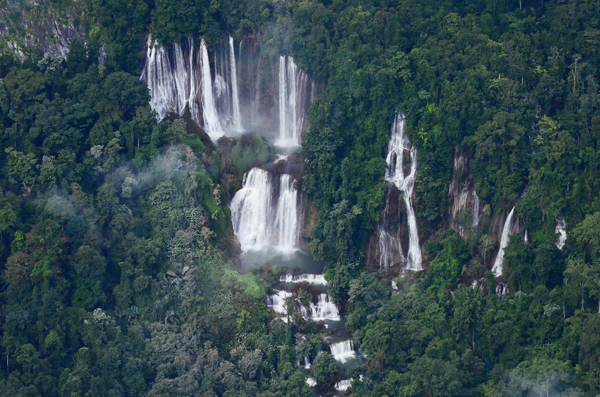 น้ำตกทีลอซู เผยโฉมความยิ่งใหญ่อลังการ 1 พ.ย. 58