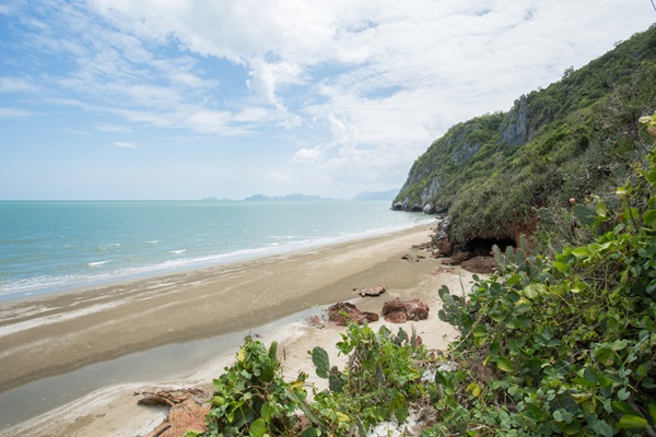 หาดนเรศวร (หาดเขากะโหลก)