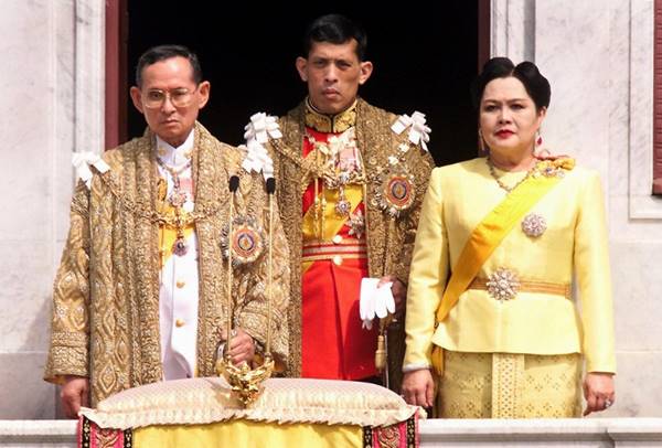 พระราชประวัติ พระบาทสมเด็จพระเจ้าอยู่หัว ภูมิพลอดุลเดช พระราชประวัติ พระบาทสมเด็จพระเจ้าอยู่หัว ภูมิพลอดุลเดช
